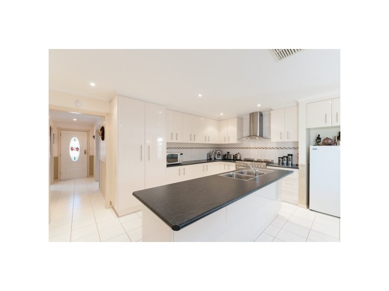 35 Kilmore Crescent, Dallas VIC 3047