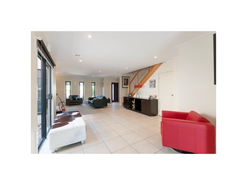 27 Orlando Drive, Roxburgh Park VIC 3064