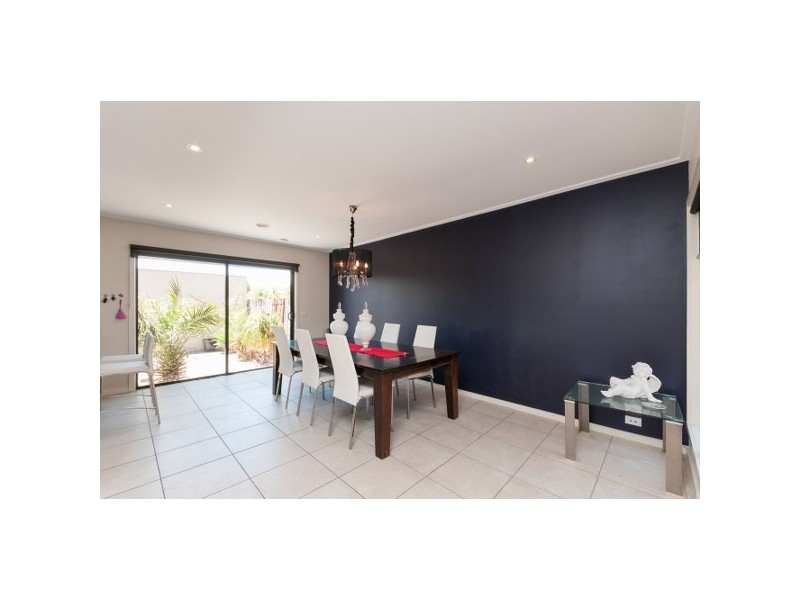 27 Orlando Drive, Roxburgh Park VIC 3064