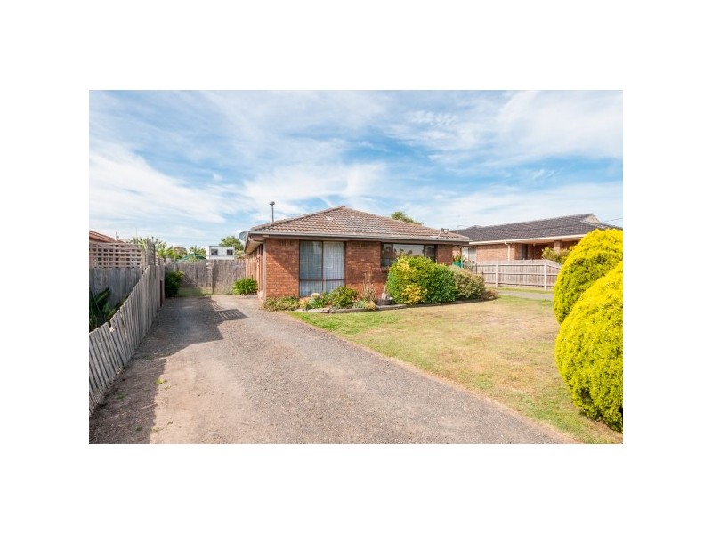11 Pines Way, Craigieburn VIC 3064
