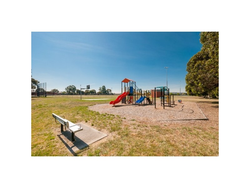 11 Pines Way, Craigieburn VIC 3064