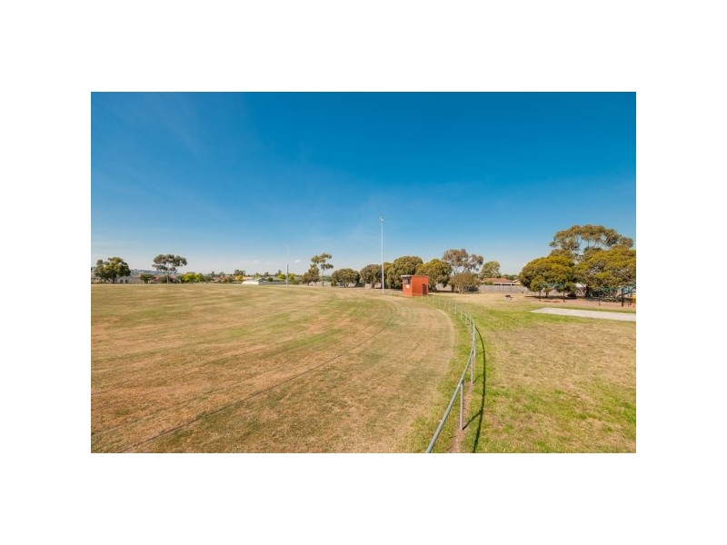 11 Pines Way, Craigieburn VIC 3064