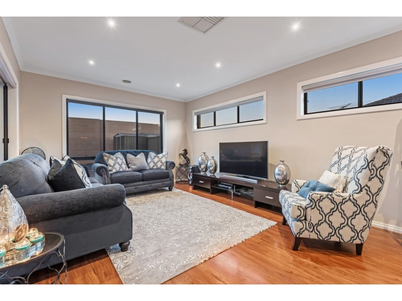59 Flagstaff Loop, Craigieburn VIC 3064