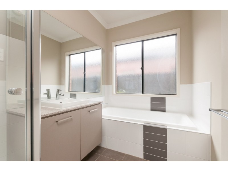 34 Middlesborough Drive, Craigieburn VIC 3064