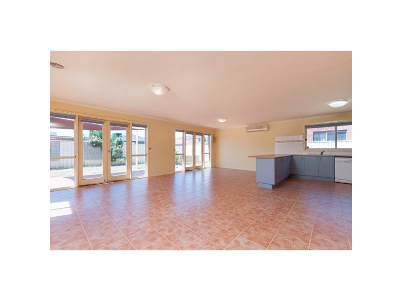 13 Limpopa Square, Roxburgh Park VIC 3064