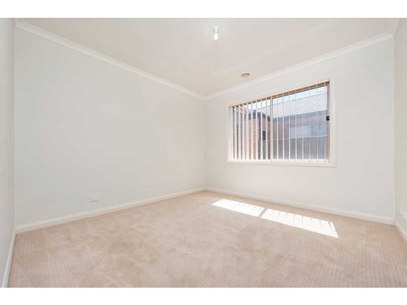 16 Ebony Circuit, Craigieburn VIC 3064