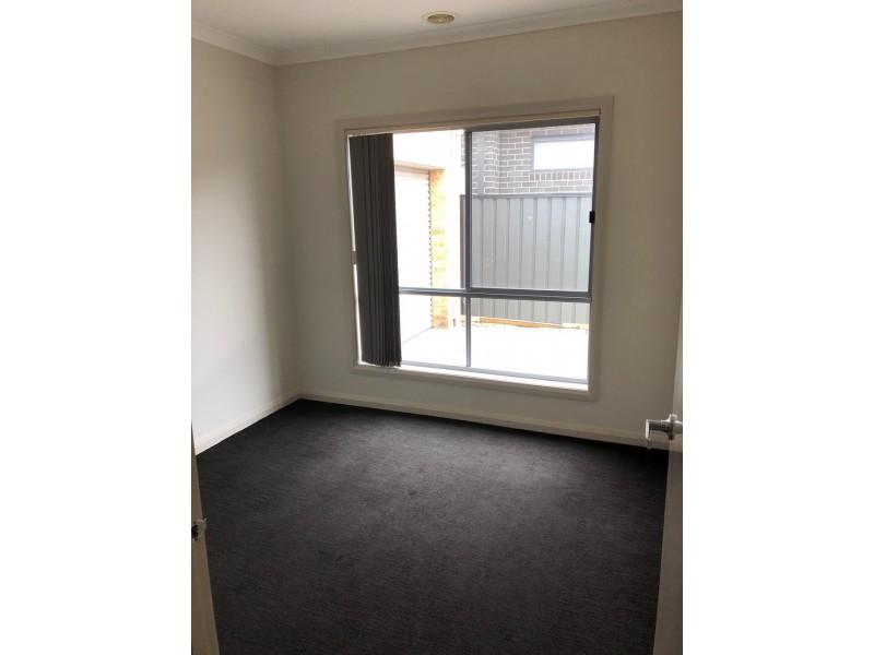 19 Rockwall Drive, Craigieburn VIC 3064