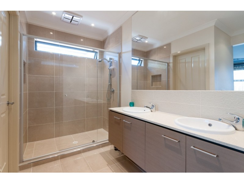 19 Fletcher Road, Craigieburn VIC 3064