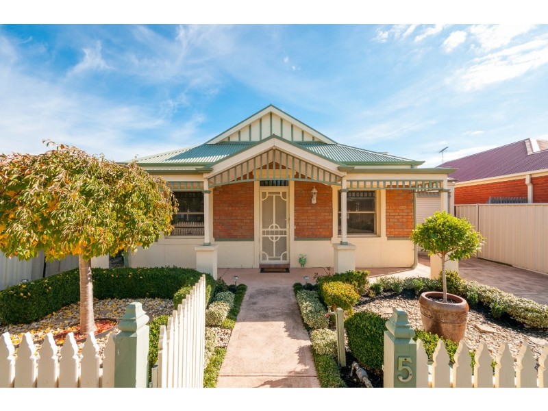 5 Parkstone View, Craigieburn VIC 3064