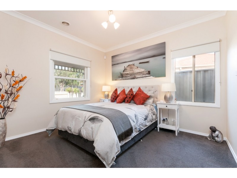 5 Parkstone View, Craigieburn VIC 3064