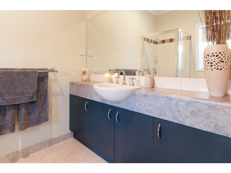 5 Parkstone View, Craigieburn VIC 3064