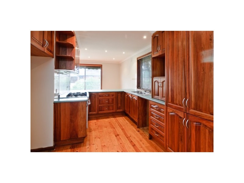6 Waverley Court, Craigieburn VIC 3064
