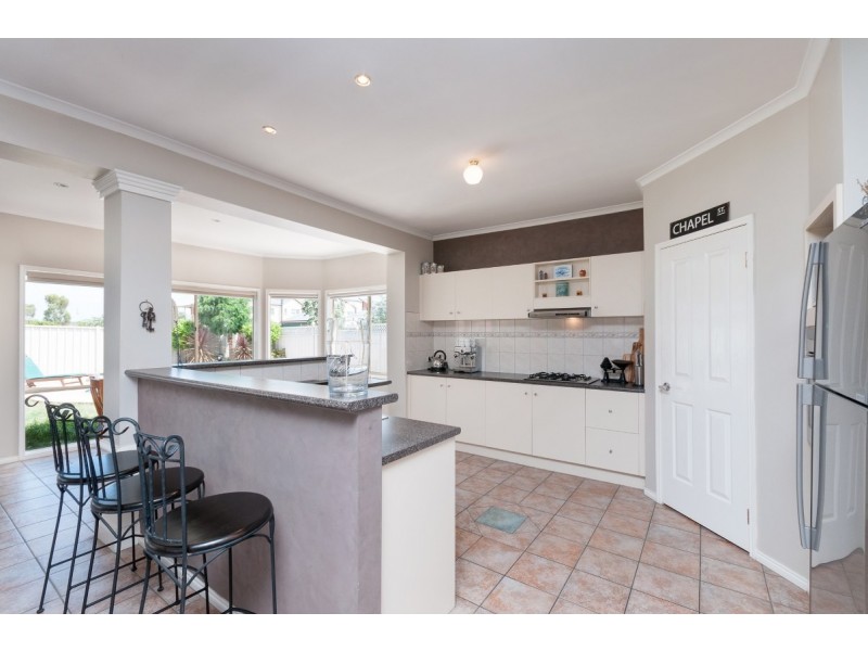 37 Waterford Ave, Craigieburn VIC 3064