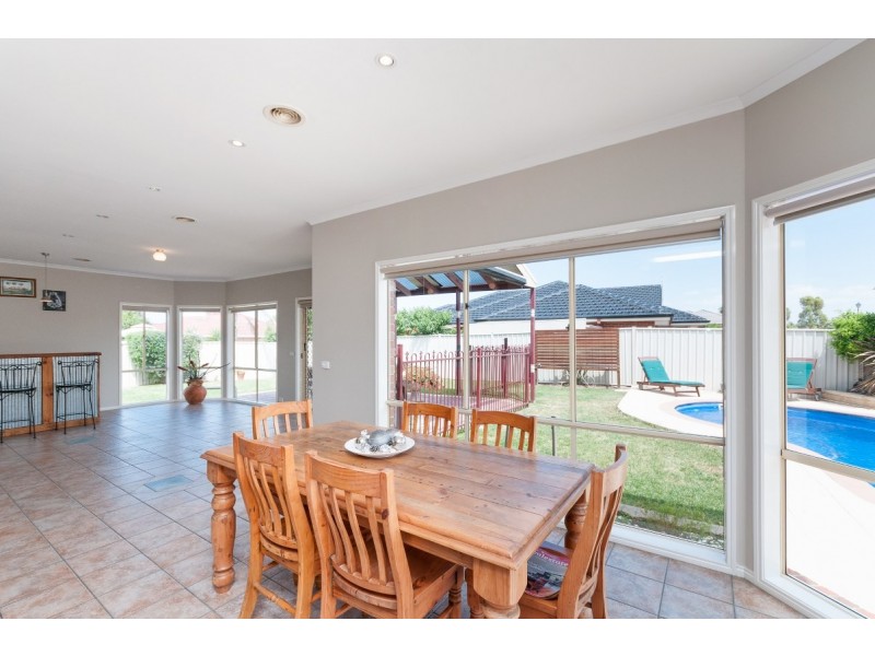 37 Waterford Ave, Craigieburn VIC 3064