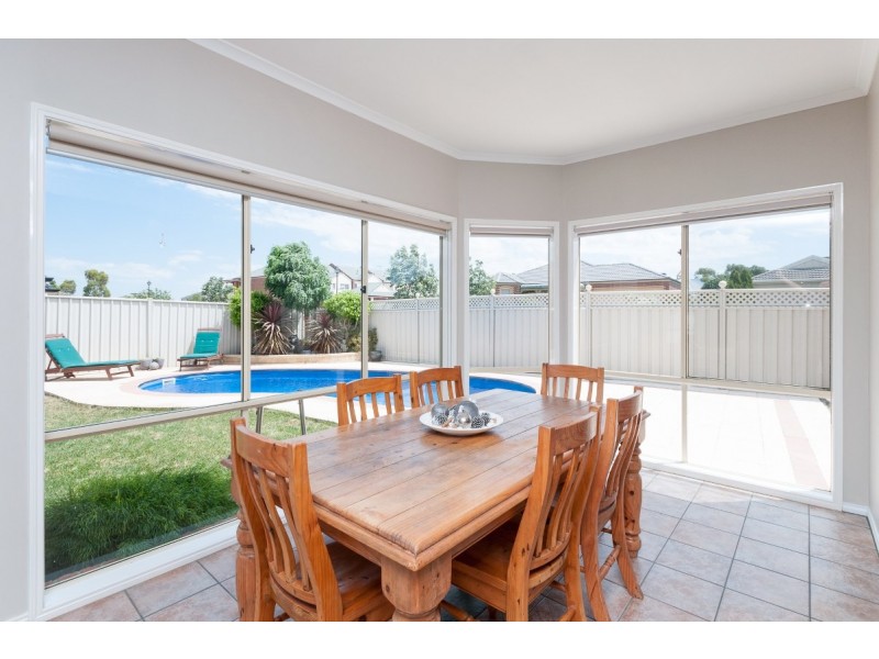 37 Waterford Ave, Craigieburn VIC 3064