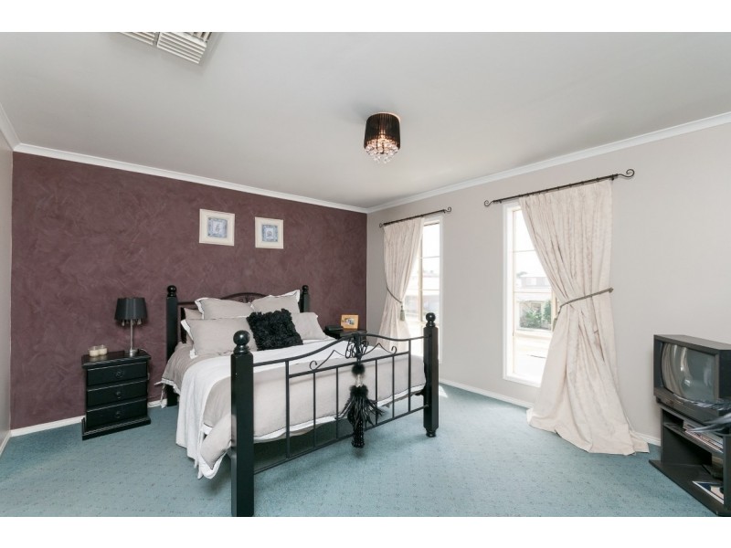 37 Waterford Ave, Craigieburn VIC 3064