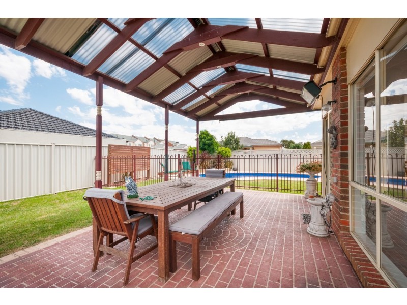 37 Waterford Ave, Craigieburn VIC 3064