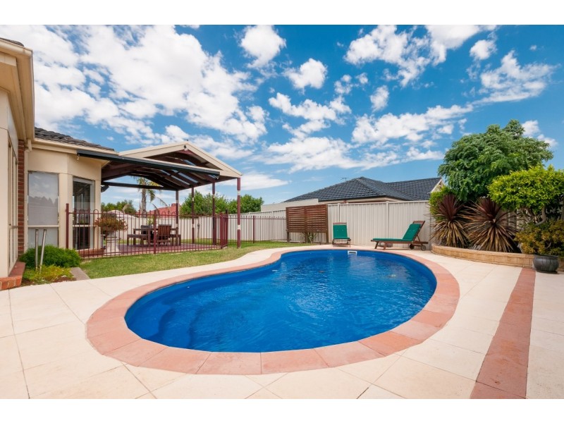 37 Waterford Ave, Craigieburn VIC 3064
