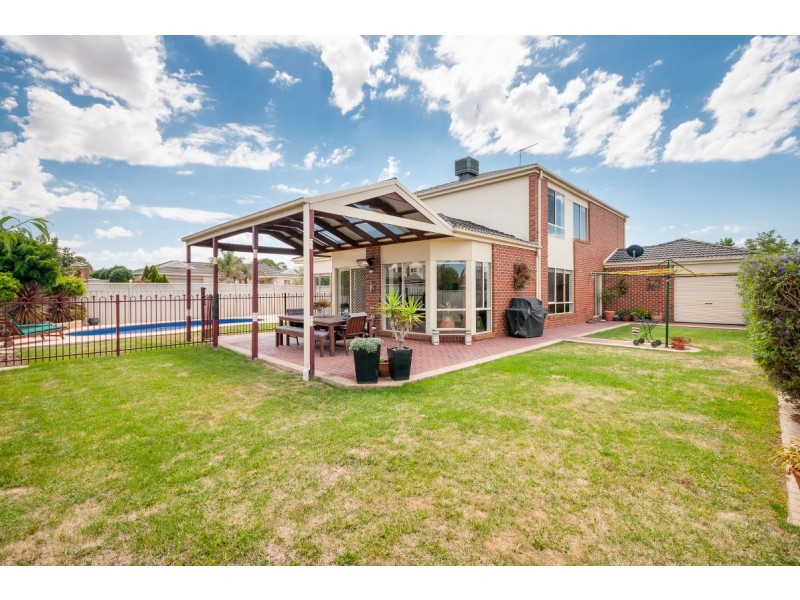 37 Waterford Ave, Craigieburn VIC 3064