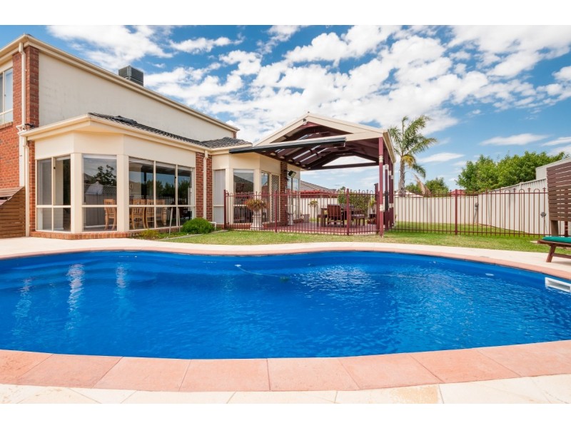 37 Waterford Ave, Craigieburn VIC 3064