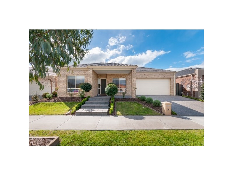 15 Cheltenham Close, Craigieburn VIC 3064