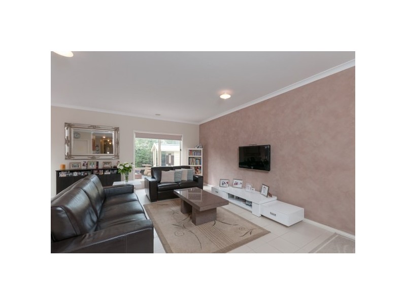 15 Cheltenham Close, Craigieburn VIC 3064
