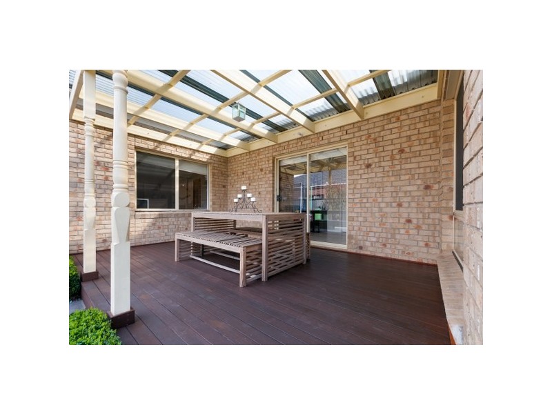15 Cheltenham Close, Craigieburn VIC 3064