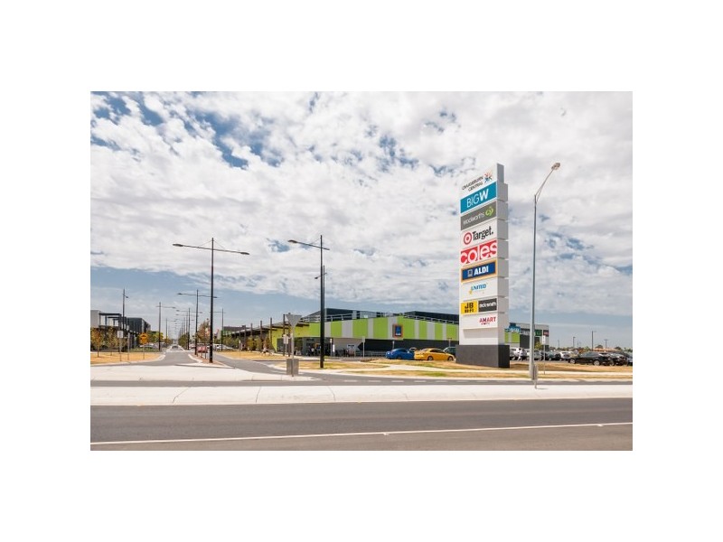 8 Clarendon Avenue, Craigieburn VIC 3064