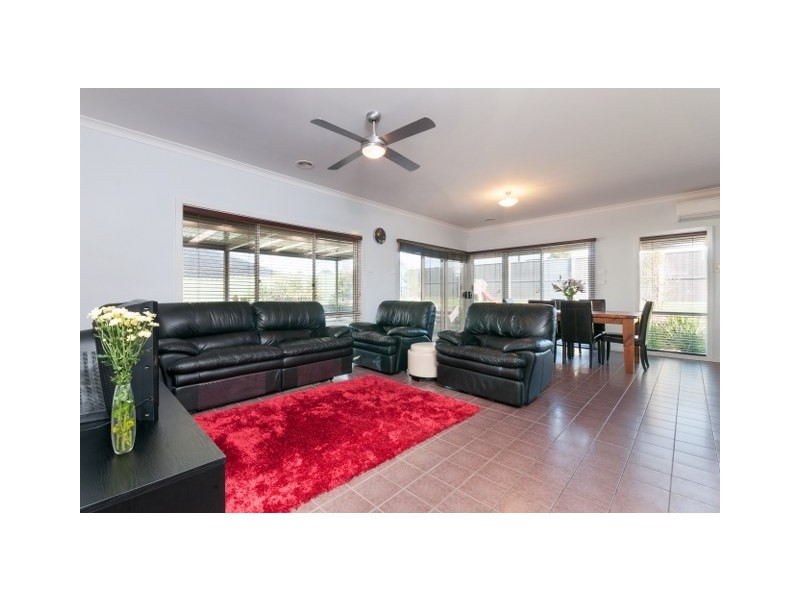 6 Aberfeldie Place, Craigieburn VIC 3064