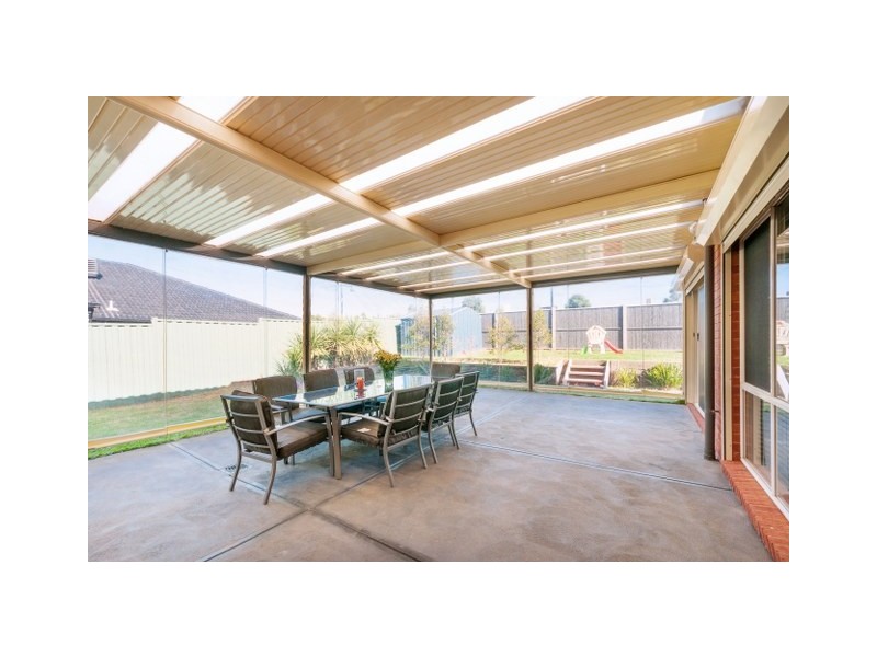 6 Aberfeldie Place, Craigieburn VIC 3064