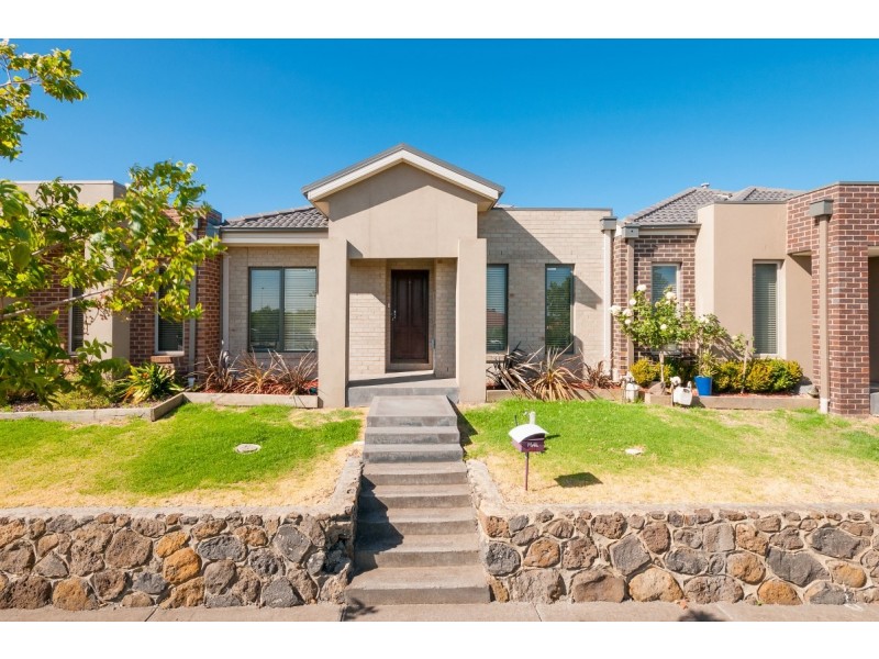 28 Hoxton Cres, Craigieburn VIC 3064