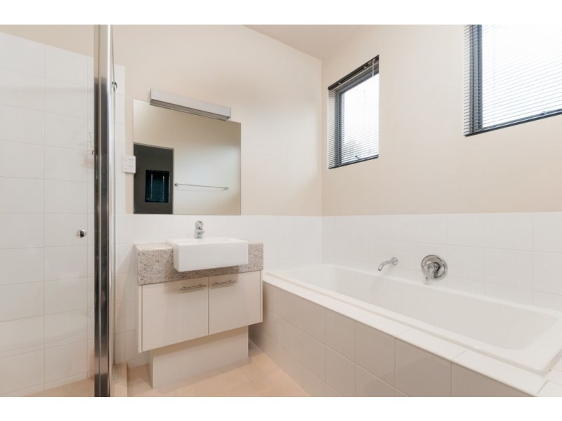 2 Bird Close, Craigieburn VIC 3064