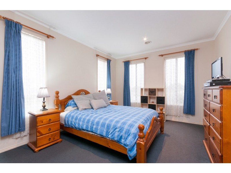 124 Malcolm Creek Parade, Craigieburn VIC 3064