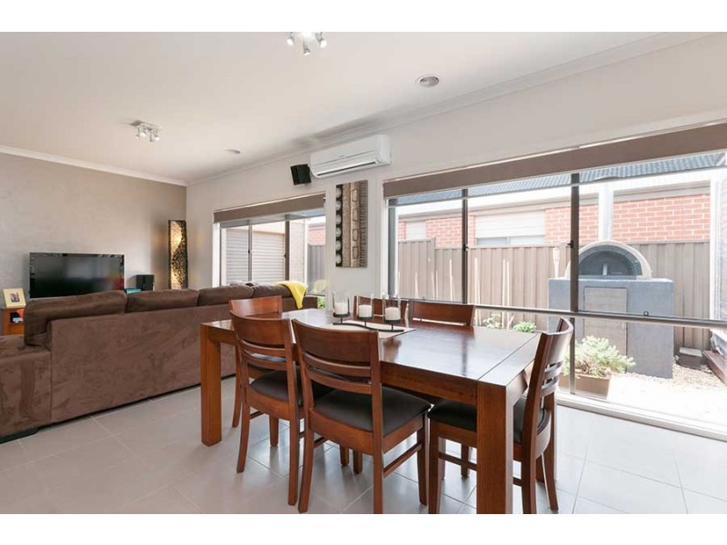 10 Clarendon Avenue, Craigieburn VIC 3064