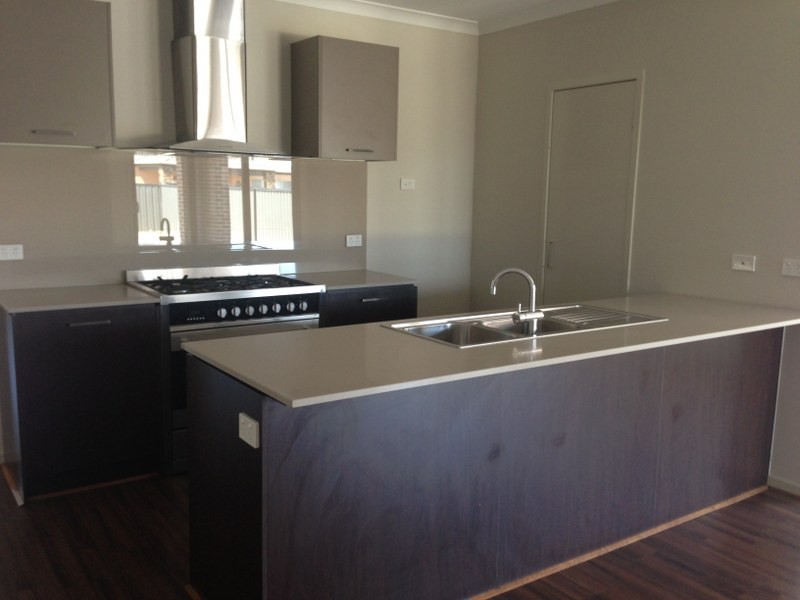 18 Birdswood Crescent, Craigieburn VIC 3064