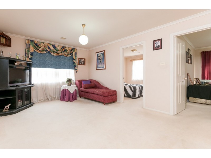 21 McKinley Drive, Roxburgh Park VIC 3064