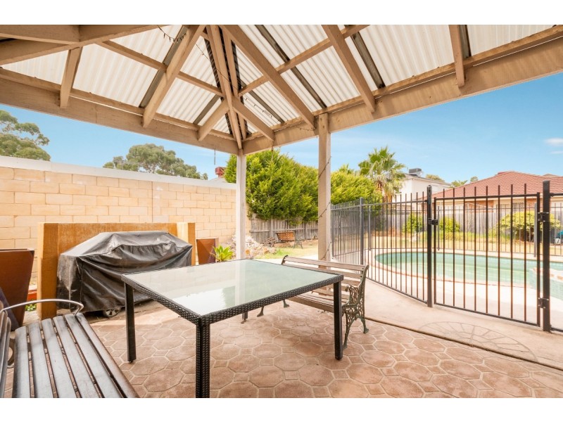 21 McKinley Drive, Roxburgh Park VIC 3064