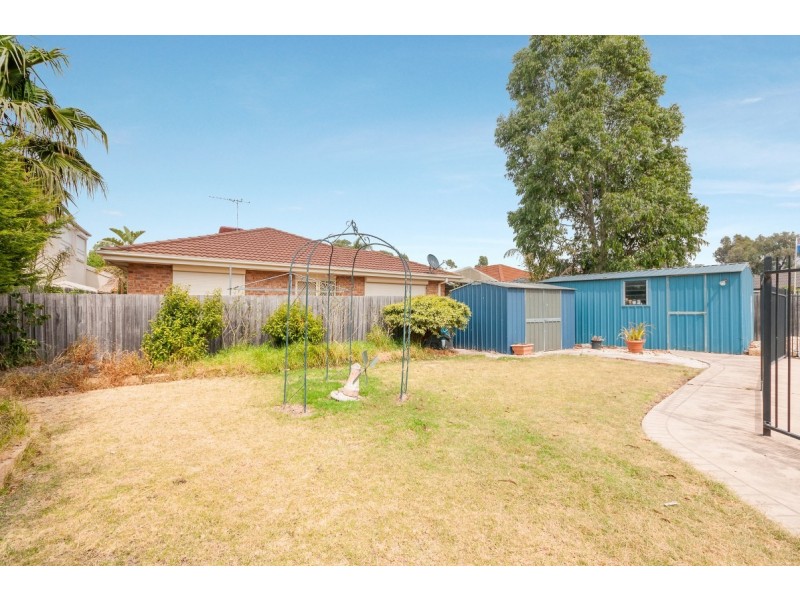 21 McKinley Drive, Roxburgh Park VIC 3064