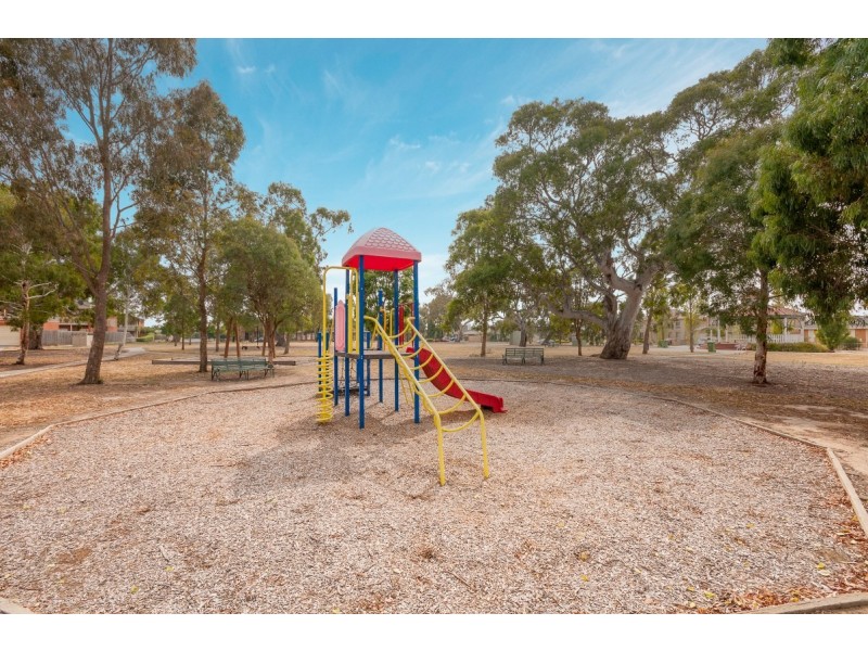 21 McKinley Drive, Roxburgh Park VIC 3064