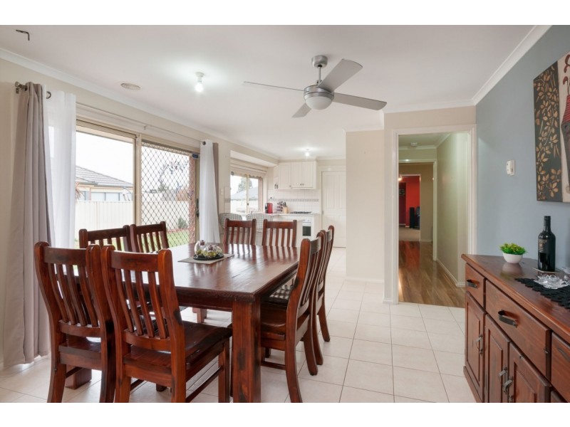 15 Tusmore Rise, Craigieburn VIC 3064