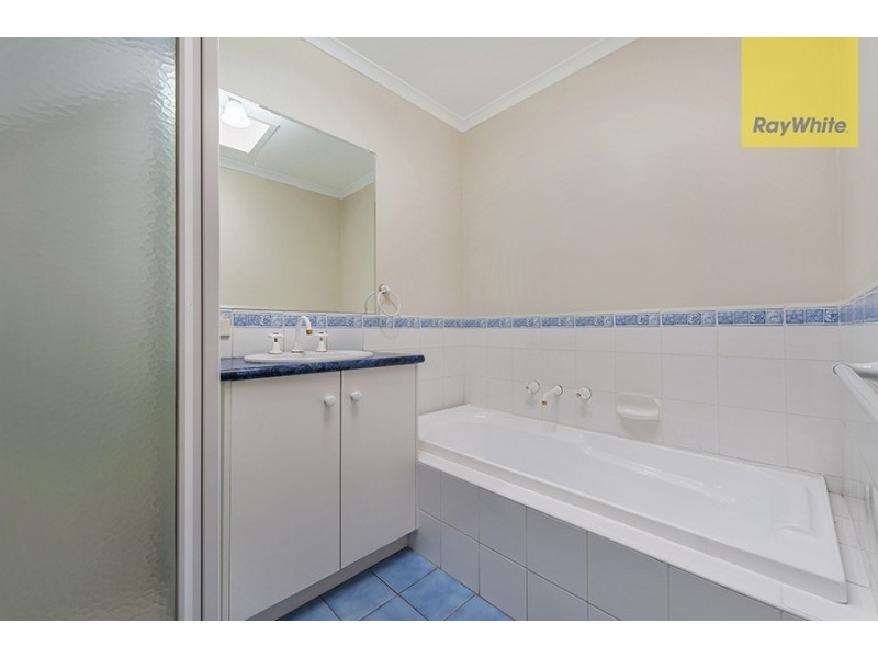 8 Kennedy Parade, Roxburgh Park VIC 3064