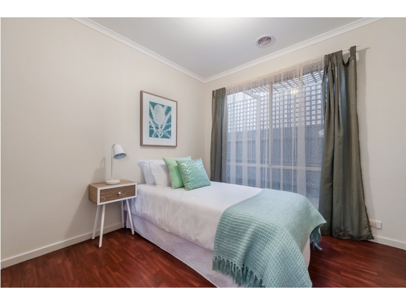 8 Kennedy Parade, Roxburgh Park VIC 3064