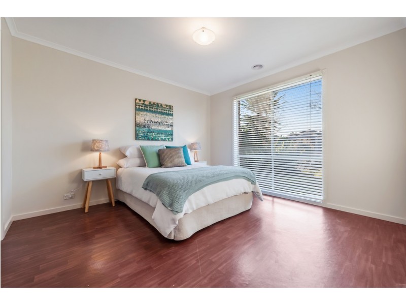 8 Kennedy Parade, Roxburgh Park VIC 3064