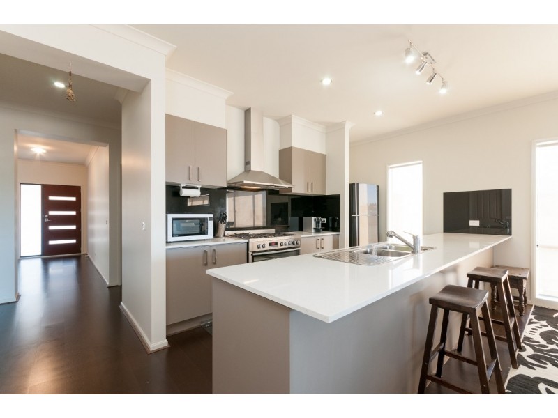 10 Salute Court, Wallan VIC 3756