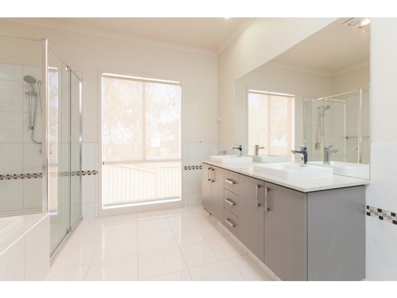 10 Salute Court, Wallan VIC 3756
