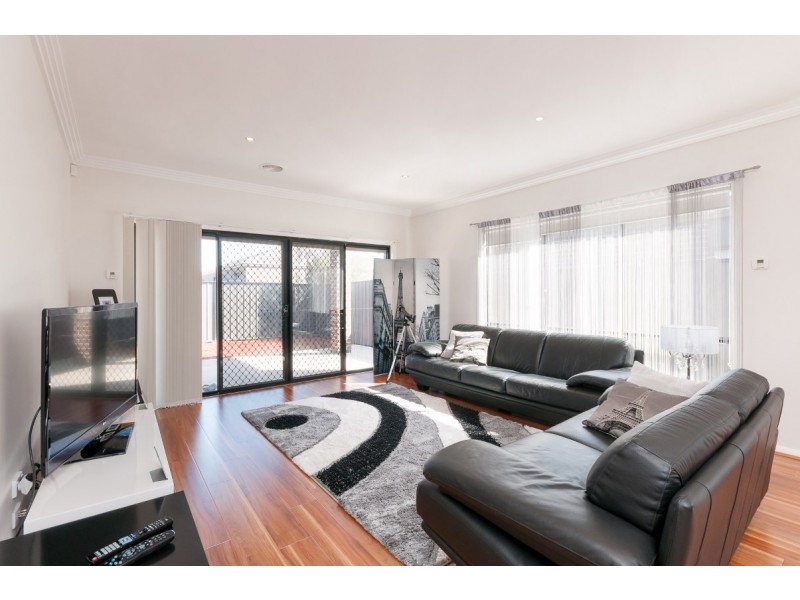 19 Falls Avenue, Craigieburn VIC 3064