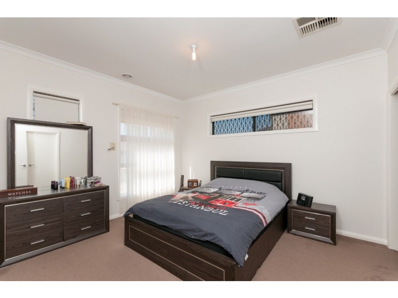 19 Falls Avenue, Craigieburn VIC 3064