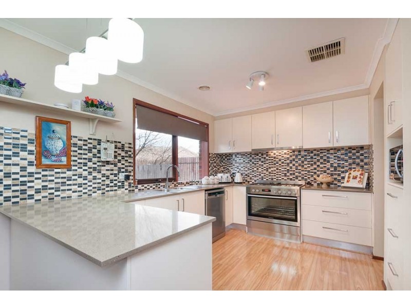 16 Crawley Court, Craigieburn VIC 3064