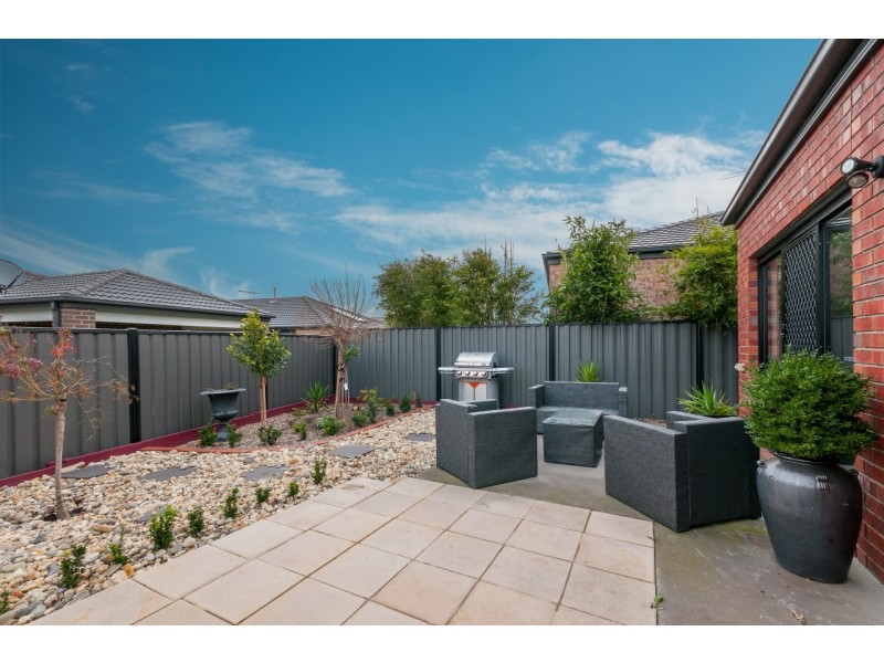 11 Black Range Avenue, Craigieburn VIC 3064