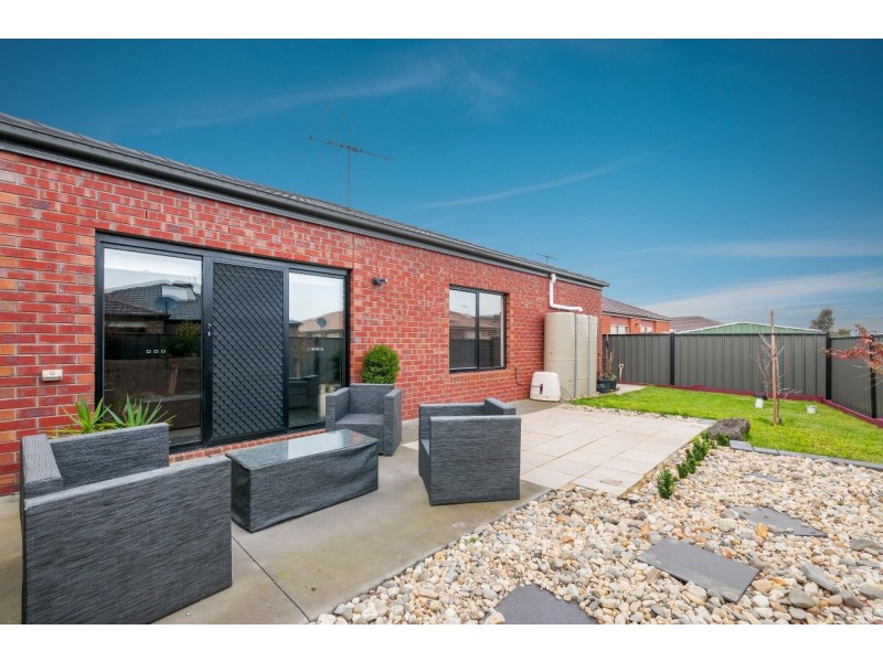 11 Black Range Avenue, Craigieburn VIC 3064